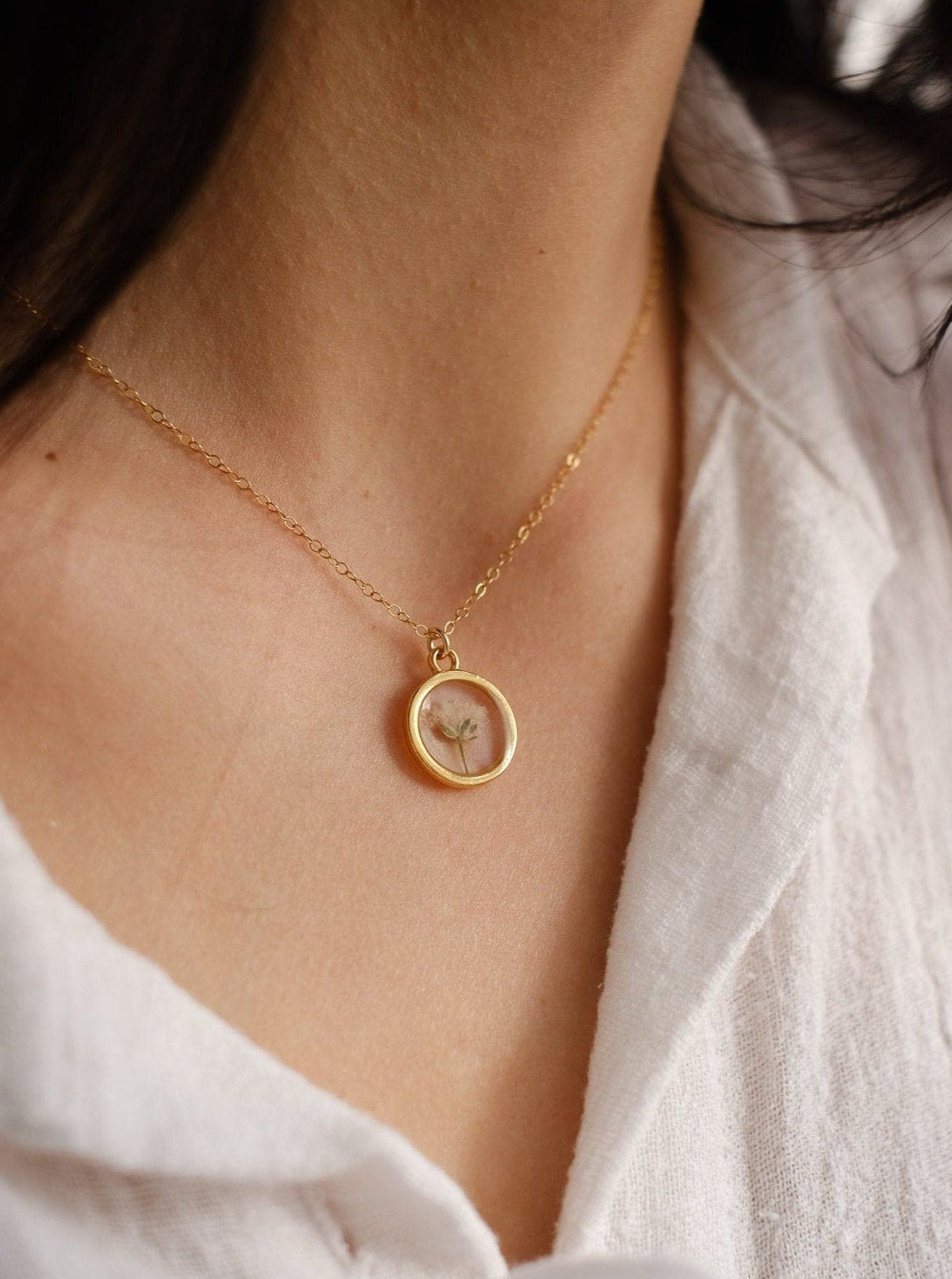 Flower necklace with baby's breath flower (Gypsophila)